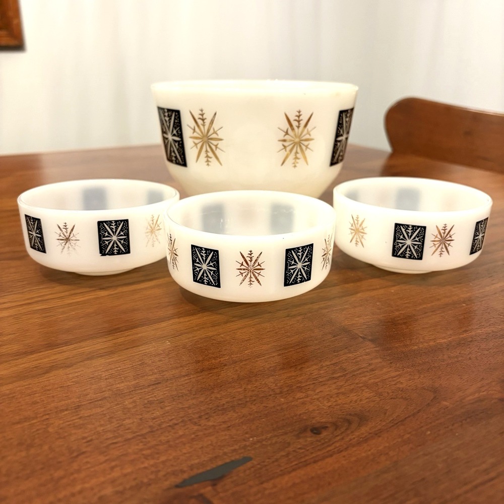 VTG 4 Federal Glass Atomic Starburst Custard & Serving Bowls MCM Milk Glass